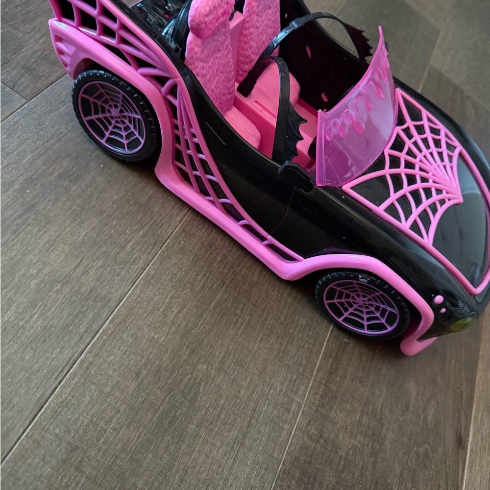 🖤 Monster High Black & Pink Toy Car 💖 - Picture 2 of 5